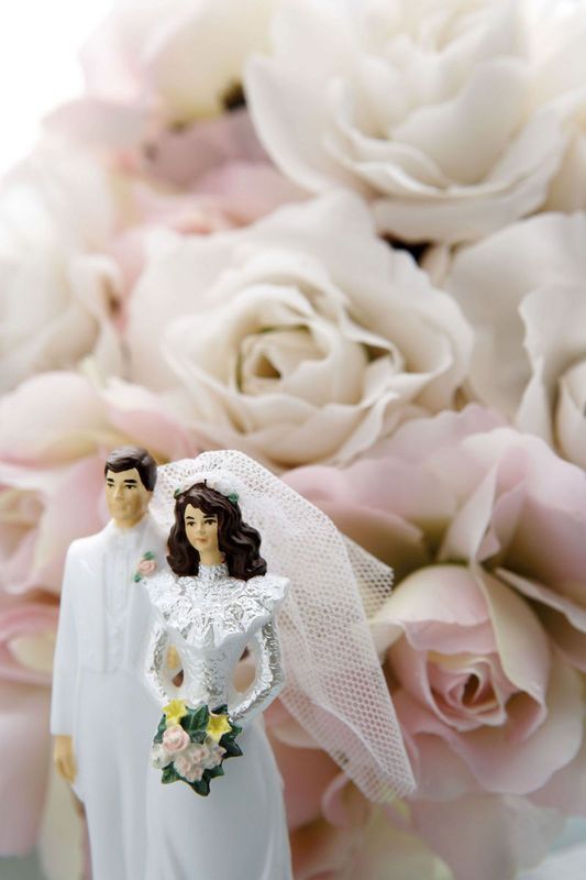 Wedding flowers and groom and bride figurines